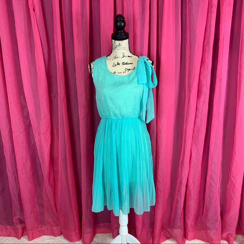 Beauty excellence‎ pleated skirt and shoulder bow mint dress, small